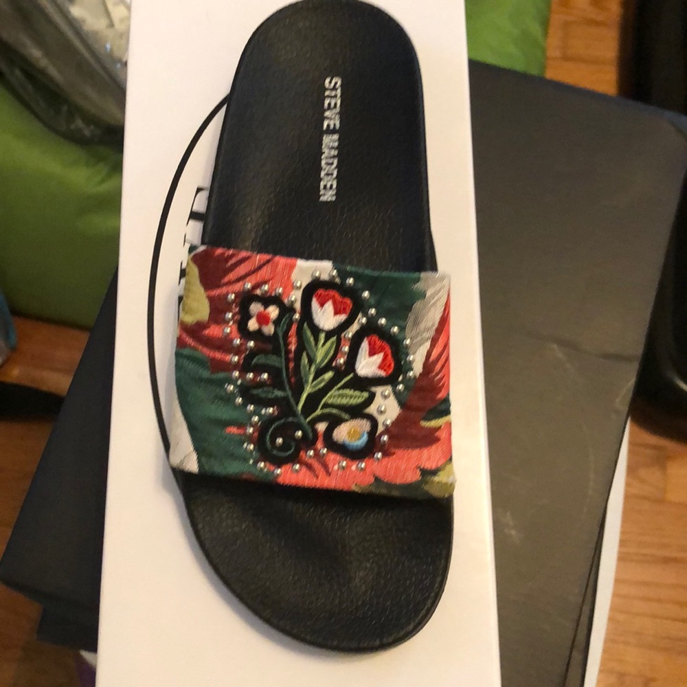Steve Madden slides